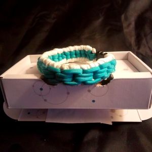 Paracord bracelet (chain link)